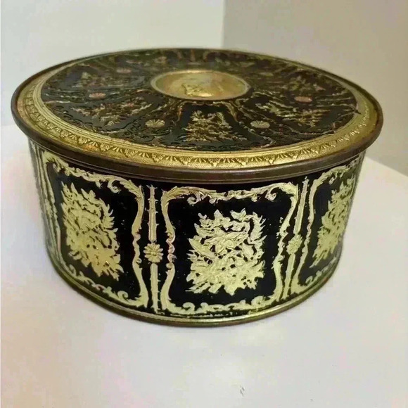 Vintage ornate  black and gold filigree fruitcake tin - Picture 3 of 10